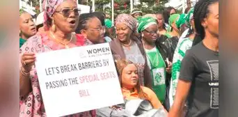 Nigeria: cientos de mujeres protestan para conseguir más escaños en el Parlamento