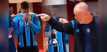 Gremio filtra emocionante arenga de Mano Menezes que hizo llorar a Erick Noriega tras cometer 2 penales: "Todo lo que hiciste allí..." Gremio filtra emocionante arenga de Mano Menezes que hizo llorar a Erick Noriega tras cometer 2 penales: "Todo lo que hiciste allí..."