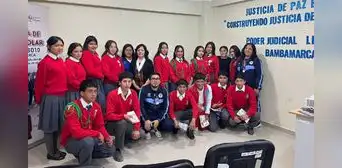 Jueces de Paz Escolar de Bambamarca reflexionan sobre las adicciones a drogas y alcohol en la vida estudiantil
