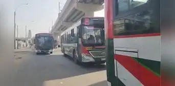 Transportistas de empresa Santa Catalina bloquearon zona de acceso a San Juan de Lurigancho tras último atentado Transportistas de empresa Santa Catalina bloquearon zona de acceso a San Juan de Lurigancho tras último atentado