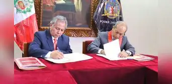 Corte Superior de Justicia de Moquegua y Dirección Regional de Educación firman convenio para implementar el programa de Jueces de Paz Escolar Corte Superior de Justicia de Moquegua y Dirección Regional de Educación firman convenio para implementar el programa de Jueces de Paz Escolar