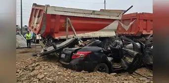 Tragedia en la Panamericana Norte: chofer muere luego de que su auto sea aplastado por volquete en Puente Piedra Tragedia en la Panamericana Norte: chofer muere luego de que su auto sea aplastado por volquete en Puente Piedra