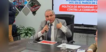 “Estamos haciendo lo que otros no”: Sandoval defiende reestructuración de Provías con sutil ataque a ministro Pérez Reyes “Estamos haciendo lo que otros no”: Sandoval defiende reestructuración de Provías con sutil ataque a ministro Pérez Reyes