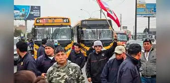 Transportistas piden una ley de seguro de vida ante asesinatos por extorsión: "Trabajamos como en una ruleta rusa, no sabemos si llegaremos a casa" Transportistas piden una ley de seguro de vida ante asesinatos por extorsión: "Trabajamos como en una ruleta rusa, no sabemos si llegaremos a casa"