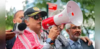 Gustavo Petro promete reclutar colombianos para luchar contra Israel en una marcha contra la ofensiva en Gaza