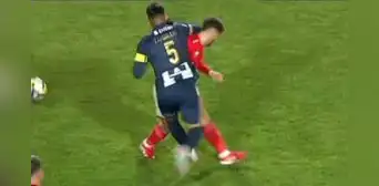 Carlos Zambrano volvió a ser expulsado con Alianza Lima: metió un codazo contra Santiago Arias y vio la roja Carlos Zambrano volvió a ser expulsado con Alianza Lima: metió un codazo contra Santiago Arias y vio la roja