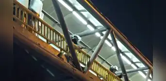 Policías fueron grabados en el puente Acho apuntando con armas al cuerpo de jóvenes manifestantes Policías fueron grabados en el puente Acho apuntando con armas al cuerpo de jóvenes manifestantes
