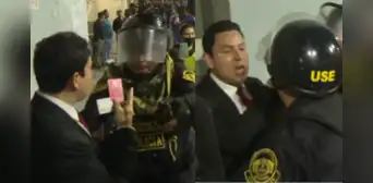 Represión policial contra la prensa: periodistas fueron agredidos y hostigados durante cobertura en marcha de la 'Generación Z'