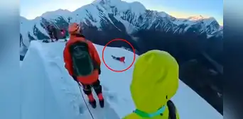 Alpinista chino muere al quitarse el arnés para una selfie en el monte Nama y caer 200 metros: todo quedó en video Alpinista chino muere al quitarse el arnés para una selfie en el monte Nama y caer 200 metros: todo quedó en video