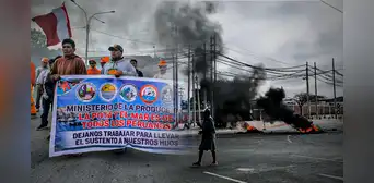 Paro en Piura: pescadores bloquean vías en protesta contra Ministerio de Producción por veda de pota Paro en Piura: pescadores bloquean vías en protesta contra Ministerio de Producción por veda de pota