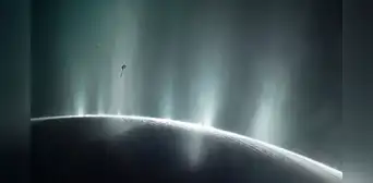 Científicos confirman que la luna Encélado de Saturno cumplen todos los requisitos para albergar la vida en su gran océano