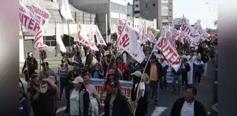 Docentes se movilizan hoy al Congreso por aumento de sus pensiones: “Dina Boluarte basta de ningunear a los jubilados” Docentes se movilizan hoy al Congreso por aumento de sus pensiones: “Dina Boluarte basta de ningunear a los jubilados”