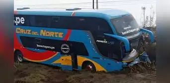 Choque de bus interprovincial en la Panamericana Norte deja un fallecido y un herido de gravedad en Chimbote Choque de bus interprovincial en la Panamericana Norte deja un fallecido y un herido de gravedad en Chimbote