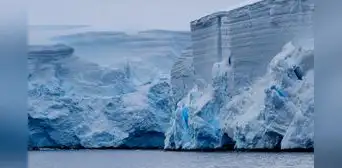 Científicos alertan que la Antártida se derrite a un ritmo acelerado y pone en riesgo el nivel del mar Científicos alertan que la Antártida se derrite a un ritmo acelerado y pone en riesgo el nivel del mar