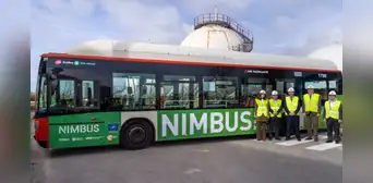 España revoluciona la movilidad sostenible con un experimento que convierte residuos humanos en combustible para autobuses