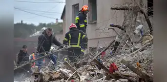 Rusia intensifica los ataques a las redes eléctricas de Ucrania y deja 5 muertos tras bombardeo con drones y misiles Rusia intensifica los ataques a las redes eléctricas de Ucrania y deja 5 muertos tras bombardeo con drones y misiles