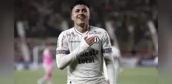 Universitario derrotó 3-0 a Juan Pablo II y le sacó ocho puntos de ventaja a Cusco FC a falta de seis jornadas Universitario derrotó 3-0 a Juan Pablo II y le sacó ocho puntos de ventaja a Cusco FC a falta de seis jornadas