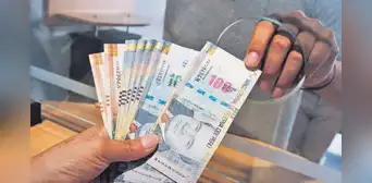 Sueldo público creció 66% en la última década y supera al privado en 27% Sueldo público creció 66% en la última década y supera al privado en 27%