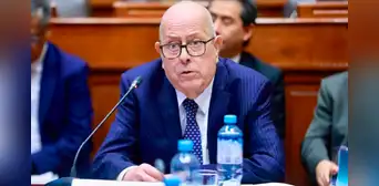 Julio Velarde: "Preocupa la tendencia, hay un montón de proyectos aprobados que pueden erosionar nuestra situación fiscal" Julio Velarde: "Preocupa la tendencia, hay un montón de proyectos aprobados que pueden erosionar nuestra situación fiscal"
