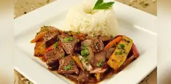 Aprende a preparar un Lomo Saltado tradicional de forma sencilla para sorprender a tu familia