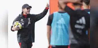 Manuel Barreto viene trabajando en el once que usará ante Chile este viernes en Santiago