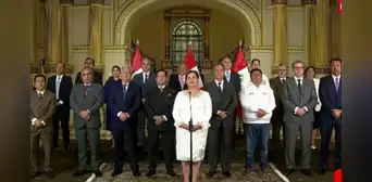Dina Boluarte en Mensaje a la Nación: "Recibí la banda presidencial por el Congreso, el mismo que el día de hoy votó por la vacancia" Dina Boluarte en Mensaje a la Nación: "Recibí la banda presidencial por el Congreso, el mismo que el día de hoy votó por la vacancia"