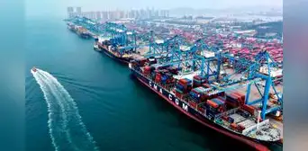 China anuncia 'tarifas portuarias especiales' a barcos operados o construidos por EE.UU.
