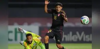 Perú cayó 2-1 ante Chile en la última jugada con un autogol de Matías Lazo, pese a ello, la Bicolor dejó buenas sensaciones Perú cayó 2-1 ante Chile en la última jugada con un autogol de Matías Lazo, pese a ello, la Bicolor dejó buenas sensaciones