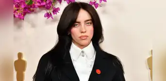 Billie Eilish pasa un susto con un fan en su concierto y la reacción se hace viral Billie Eilish pasa un susto con un fan en su concierto y la reacción se hace viral