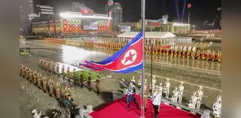 Corea del Norte exhibe sus misiles en desfile ante altos cargos de Rusia y China Corea del Norte exhibe sus misiles en desfile ante altos cargos de Rusia y China
