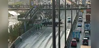Reabren Vía Evitamiento tras culminar limpieza por derrame de petróleo en puente Rayitos del Sol