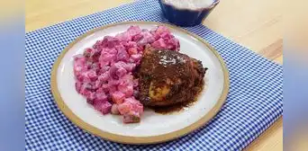Menú del día: Esta es la forma más práctica de preparar pollo al horno con ensalada rusa en casa Menú del día: Esta es la forma más práctica de preparar pollo al horno con ensalada rusa en casa