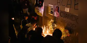 Familiares y amigos de Eduardo Ruiz realizaron vigilia en Plaza Francia tras ser asesinado por suboficial Luis Magallanes Familiares y amigos de Eduardo Ruiz realizaron vigilia en Plaza Francia tras ser asesinado por suboficial Luis Magallanes