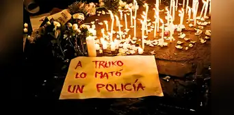 Familiares y amigos de Eduardo Ruiz realizaron vigilia en Plaza Francia tras ser asesinado por suboficial Luis Magallanes Familiares y amigos de Eduardo Ruiz realizaron vigilia en Plaza Francia tras ser asesinado por suboficial Luis Magallanes