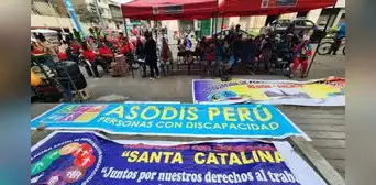 Personas con discapacidad protestan frente al MIMP y exigen que se otorgue permiso para trabajar en la vía pública: ''No atienden nuestras necesidades'' Personas con discapacidad protestan frente al MIMP y exigen que se otorgue permiso para trabajar en la vía pública: ''No atienden nuestras necesidades''