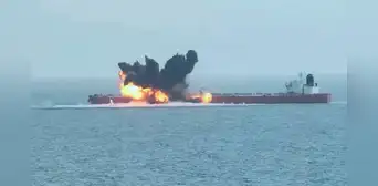 Tensión en el mar Rojo: proyectil no identificado impacta buque mercante cerca de Yemen y provoca incendio a bordo Tensión en el mar Rojo: proyectil no identificado impacta buque mercante cerca de Yemen y provoca incendio a bordo