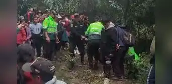 Asesinan a madre adolescente junto con su hija de 2 años a un día de su cumpleaños en Huancavelica Asesinan a madre adolescente junto con su hija de 2 años a un día de su cumpleaños en Huancavelica