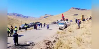 Cusco: mineros de Chumbivilcas bloquean el Corredor Vial Sur en medio de reclamos por formalización Cusco: mineros de Chumbivilcas bloquean el Corredor Vial Sur en medio de reclamos por formalización