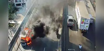Incendio de vehículo ocasiona cierre de la Vía Evitamiento en el Puente Trompeta: tráfico se encuentra restringido en ambos sentidos