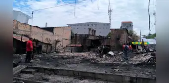 Iquitos: 19 familias quedan en las calles tras voraz incendio que destruyó 14 viviendas Iquitos: 19 familias quedan en las calles tras voraz incendio que destruyó 14 viviendas
