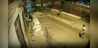 Cámaras de seguridad revelan el momento exacto del ataque a madre e hija en San Juan de Lurigancho Cámaras de seguridad revelan el momento exacto del ataque a madre e hija en San Juan de Lurigancho