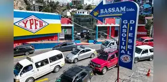 Bolivia autoriza importación privada de combustibles por 3 meses para enfrentar la escasez nacional Bolivia autoriza importación privada de combustibles por 3 meses para enfrentar la escasez nacional