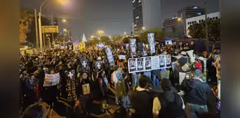 Marcha de Generación Z llegó de forma pacífica a Palacio de Justicia tras recorrer calles de Centro de Lima y Lince Marcha de Generación Z llegó de forma pacífica a Palacio de Justicia tras recorrer calles de Centro de Lima y Lince