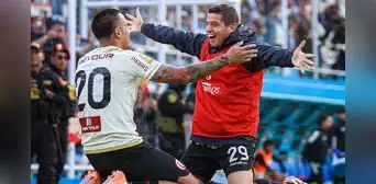 Alex Valera marcó el gol del título para la “U” y ya suma 16 en lo que va del año Alex Valera marcó el gol del título para la “U” y ya suma 16 en lo que va del año