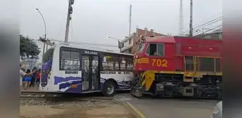 Bus de línea '10A' choca contra Ferrocarril Andino en El Agustino: reportan heridos y tráfico hacia Puente Nuevo Bus de línea '10A' choca contra Ferrocarril Andino en El Agustino: reportan heridos y tráfico hacia Puente Nuevo
