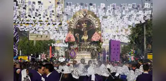Quinto recorrido del Señor de los Milagros: Cristo Moreno avanzó por las calles de Lima entre plegarias por seguridad y fe Quinto recorrido del Señor de los Milagros: Cristo Moreno avanzó por las calles de Lima entre plegarias por seguridad y fe