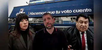 José Luna Gálvez confirma precandidatura presidencial y ficha a abogado de Betssy Chávez en su fórmula José Luna Gálvez confirma precandidatura presidencial y ficha a abogado de Betssy Chávez en su fórmula