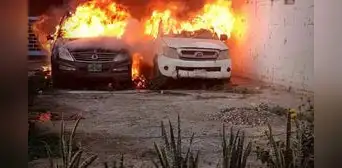 Dos patrullas de la Policía Nacional del Perú quedan calcinadas en Chimbote: Fiscalía investiga si incendio fue provocado Dos patrullas de la Policía Nacional del Perú quedan calcinadas en Chimbote: Fiscalía investiga si incendio fue provocado