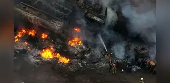 Devastador incendio arrasa con fábricas de baterías y colchones en zona industrial de Puente Piedra Devastador incendio arrasa con fábricas de baterías y colchones en zona industrial de Puente Piedra
