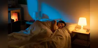 Estudio revela que dormir con las luces encendidas aumenta en más del 50% los riesgos de sufrir una insuficiencia cardíaca Estudio revela que dormir con las luces encendidas aumenta en más del 50% los riesgos de sufrir una insuficiencia cardíaca